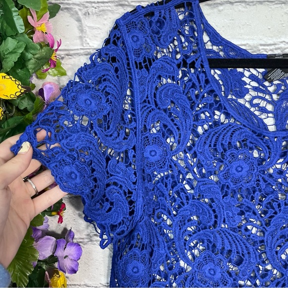 ^🌼3/$30🌼Express Royal Blue Crocheted Lace Short Sleeve Top Size Medium - Picture 5 of 14